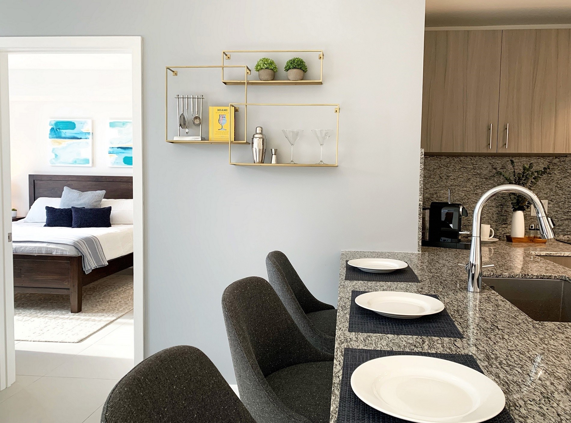 Furnish & decorate your home, breakfast bar - Brickell Line